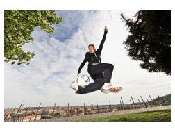 Mistři footbagu, freestyle fotbalu a breakdance se představí v Ostravě, Orlové a Karviné. V jednom odpoledni nabídnou zábavu pro teenagery na celý rok