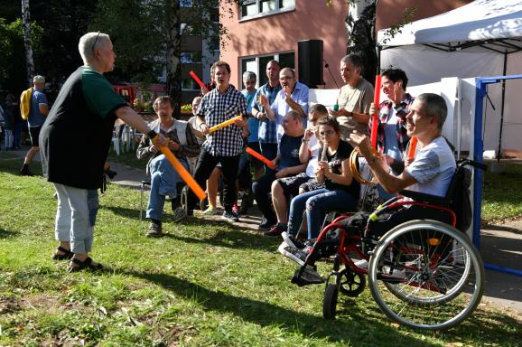 GALAXIE CENTRUM POMOCI z.ú. - GALAXIE V POHYBU - zahradní slavnost