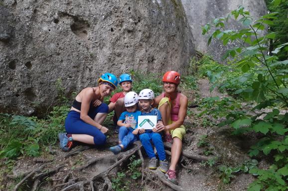 TJ Baník Karviná, z.s. - Do skal pouze s kvalitní helmou!
